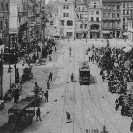 Stary Rynek w Poznaniu, historyczna pętla tramwajowa przy ratuszu, zdjęcie archiwalne